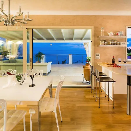 Villa Belvilla By Oyo With Panoramic Sea View Pool *