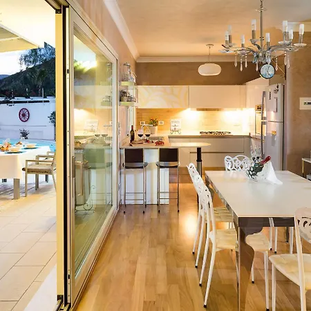 Villa Belvilla By Oyo With Panoramic Sea View Pool *